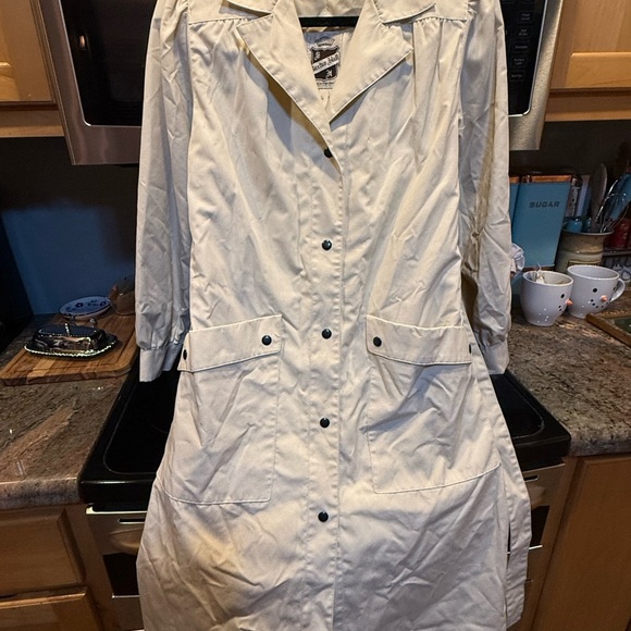 Women's Vintage Saxton Hall Cream Trench Coat size 7 - Picture 4 of 16